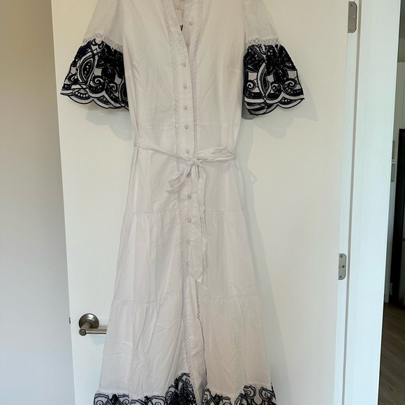 NWT Elegant White and Navy Embroidered Dress - Picture 1 of 2